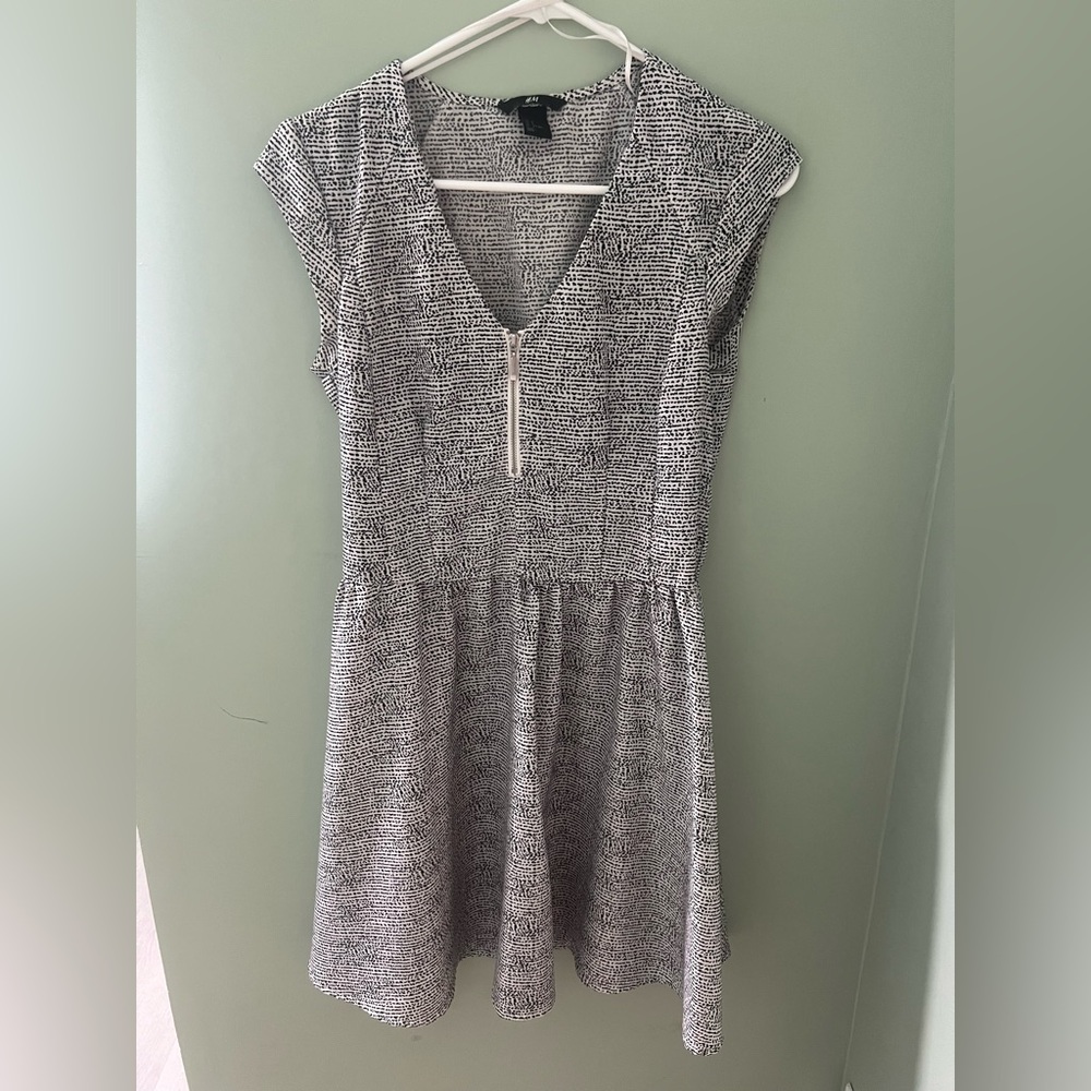 H&M Black and White V-Neck Zip Skater Dress
